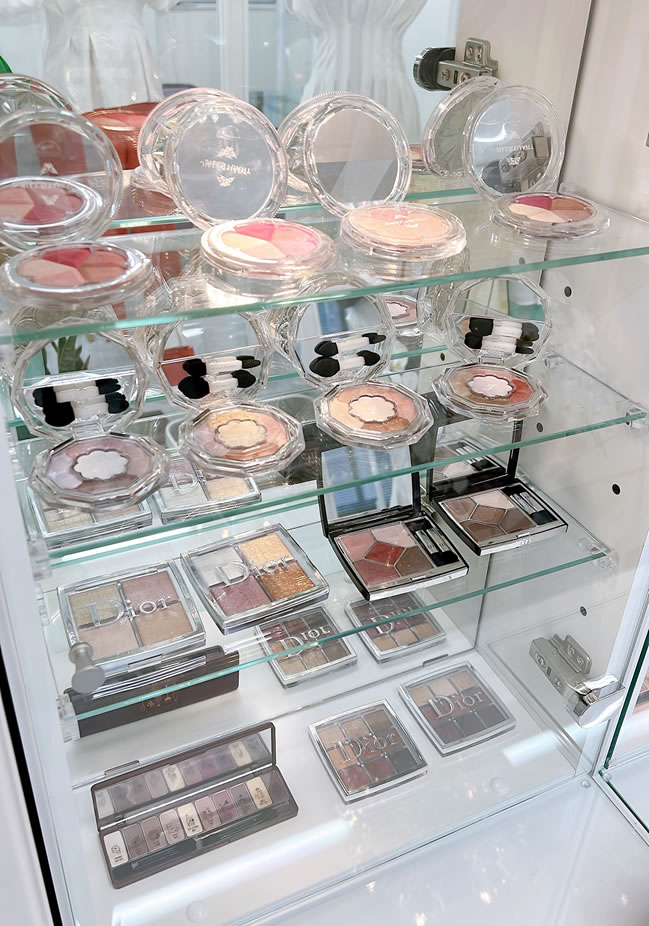 We have a wide selection of products, from high-end cosmetics to budget cosmetics.
